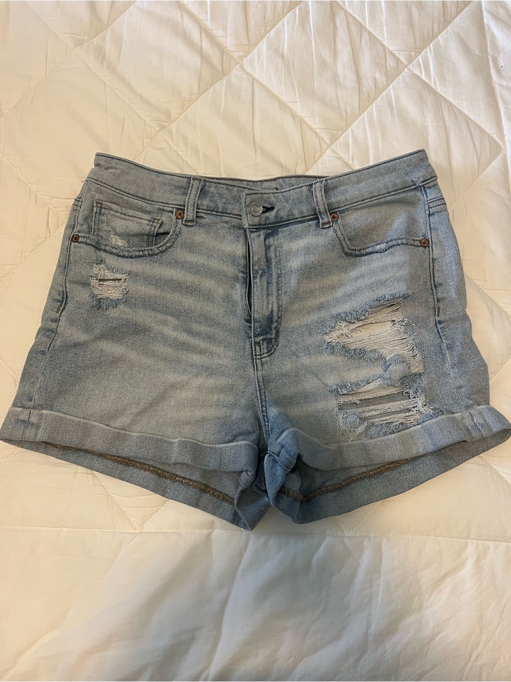 American Eagle Light Blue Distressed Denim Mom Shorts - Women